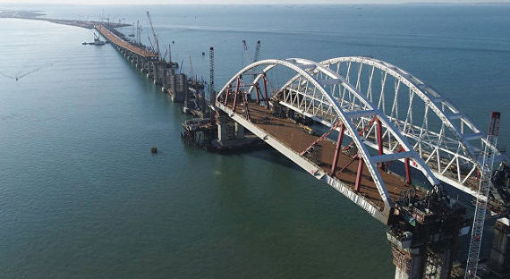 На автодорожной части Крымского моста установлены все опоры