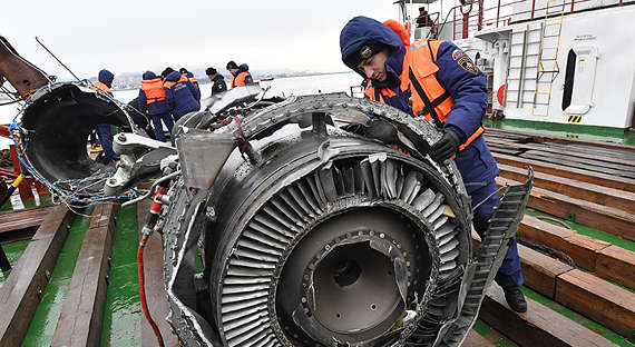 СМИ сообщили о "странных маневрах" разбившегося у Адлера Ту-154