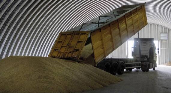 ЕК может запретить импорт украинского зерна