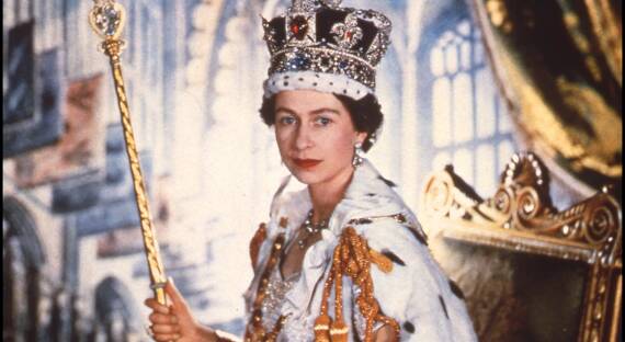 Королева Британии Елизавета II умерла, на трон взошел Карл III