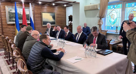 Украинская и российская делегации договорились о гуманитарных коридорах