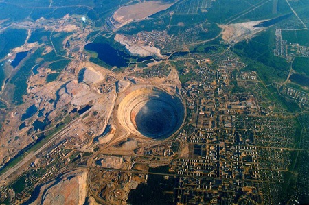 На участках аварийного рудника в Якутии возникла угроза затопления
