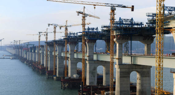 В Китае завершено строительство самого длинного моста в мире