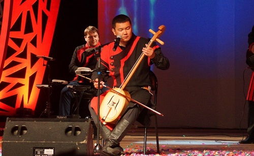 Музыкант из Хакасии стал одним из лучших на Международном Курултае сказителей