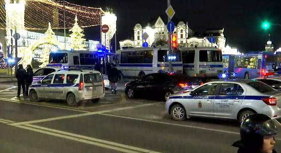 Теракт в Москве: погиб один силовик, нападавший убит