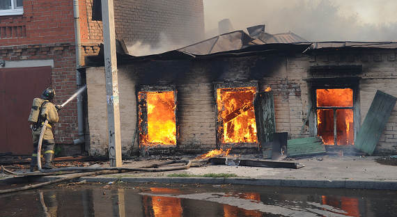 МЧС назвало возможную причину пожара в Ростове-на-Дону