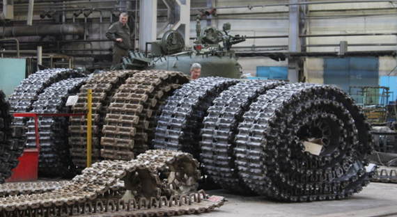 В Омске запущен робот-конвейер для сборки танковых гусениц   