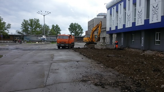 В Хакасии продолжается ремонт площади у аэропорта "Абакан"