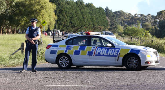 В Новой Зеландии неизвестные у мечети убили не менее 27 человек