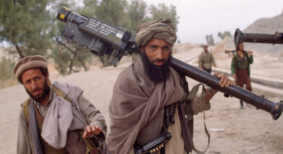 СМИ: Талибы захватили американские вертолеты, самолеты и ракеты