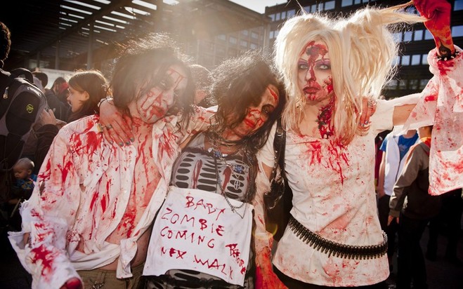 США: неизвестный устроил стрельбу на параде "зомби"