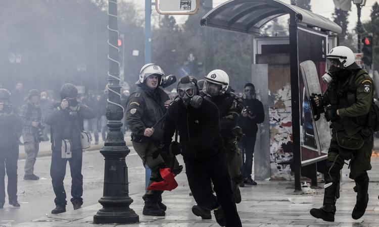 Беспорядки в Греции: демонстрации закончились погромами