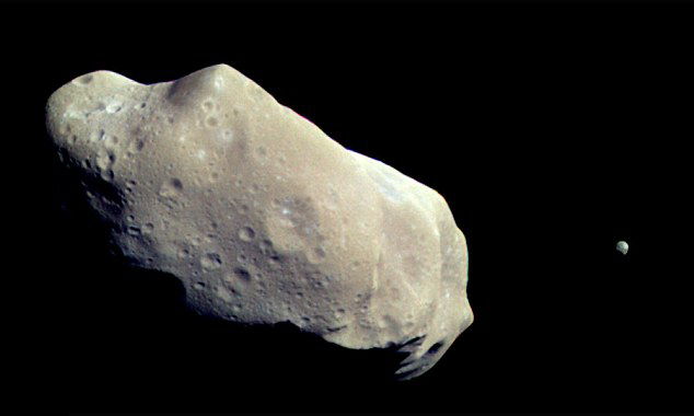К Земле приближается платиновый астероид