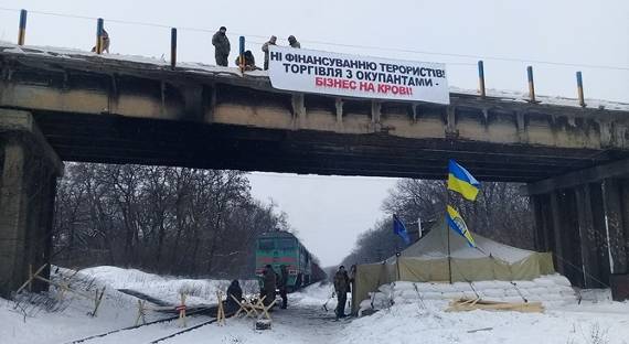 Порошенко приказал спасти Украину от угольной блокады