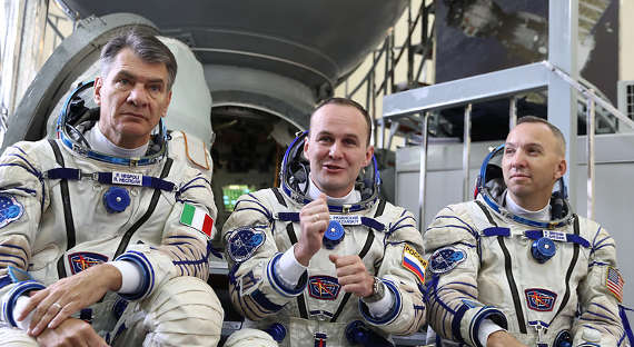 Роскосмос утвердил новый состав экипажа МКС