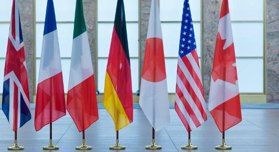 Трамп принял предложение Макрона пригласить Россию на саммит G7