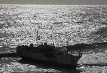 В Охотском море потерпел крушение морозильный траулер