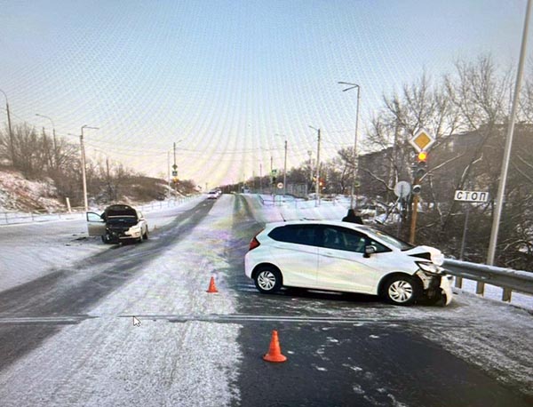 Пьяный бесправник врезался в дерево в Черногорске