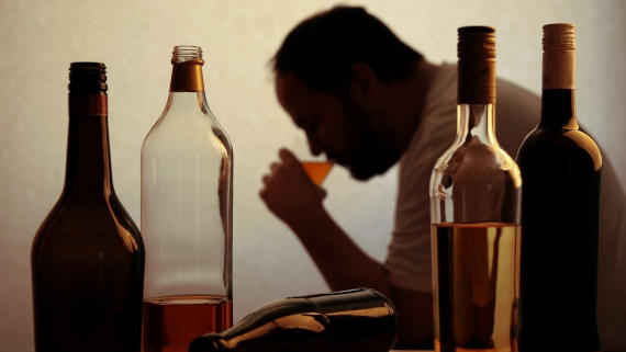 Мурашко: Мужчины в России в 75% случаев умирают из-за алкоголя