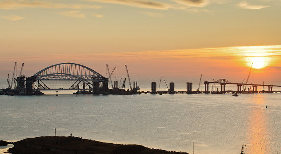 Крымскому мосту выберут название всем миром