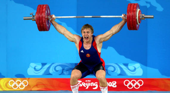 Двое российских тяжелоатлетов уличены в применении допинга на Играх в Пекине