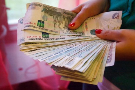 В Хакасии работница банка обвиняется в получении крупной взятки
