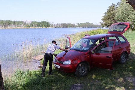 В России резко вырастут штрафы за мойку машин в реке и не только
