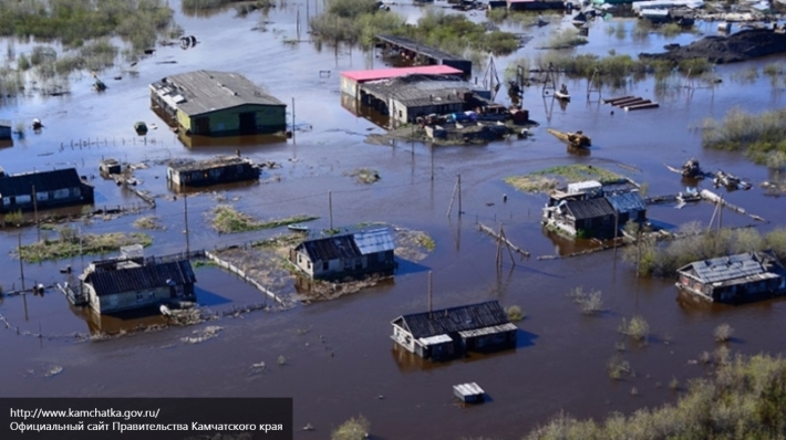 Уссурийская дамба дала течь: город уходит под воду