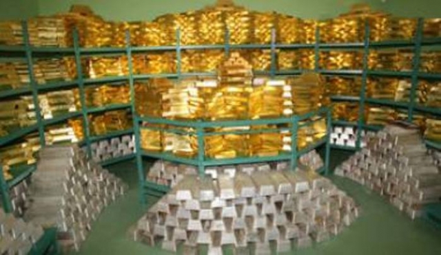 Золотые запасы России за три недели сократились на $2 млрд