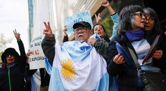 Аргентинцы протестуют против политики Милея