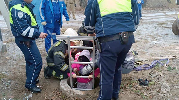 Под Минусинском 10-летняя девочка провалилась в колодец