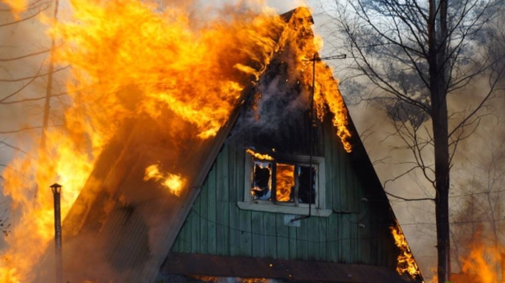 Дачный домик и веранда горели в Хакасии