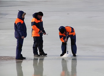 Спасатели Хакасии открыли «сезон предупреждений» рыбаков республики