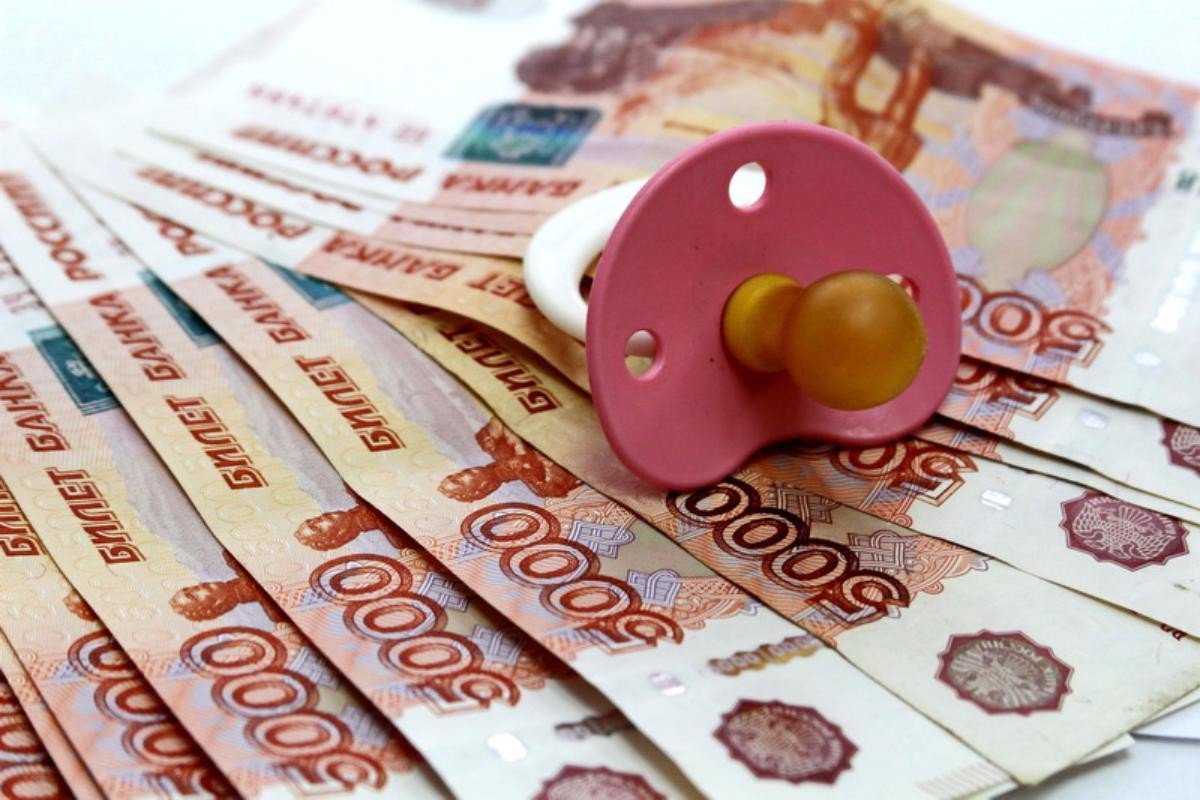 Приставы Хакасии помогли забывчивым родителям расстаться с 11 млн. рублей