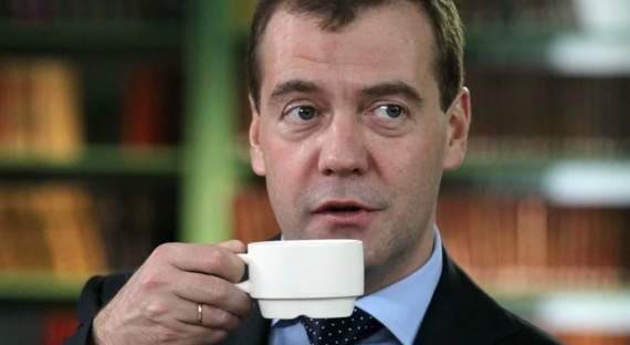 Медведев призвал продолжить обсуждение четырехдневной рабочей недели