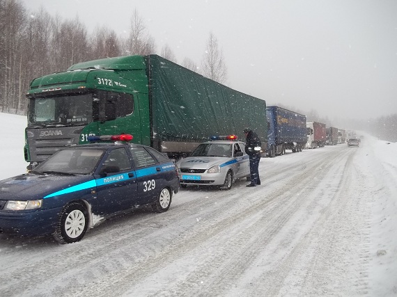 Из-за снежных заносов в Хакасии могут ограничить движение большегрузов
