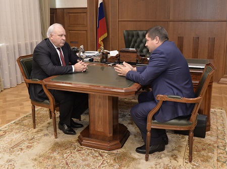 Глава Хакасии провел встречу с начальником всех сибирских дорог