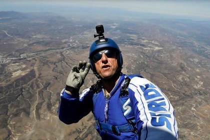 В США мужчина прыгнул без парашюта с высоты 7,6 километра (ВИДЕО)