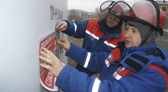 Красные наклейки помогут уберечь жизнь детей в Хакасии
