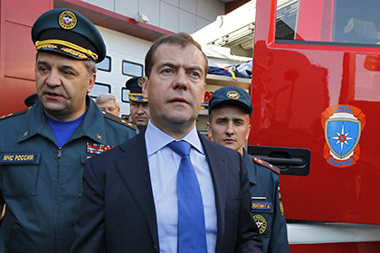 Медведев отправил главного спасателя РФ в Сибирь, на пожары