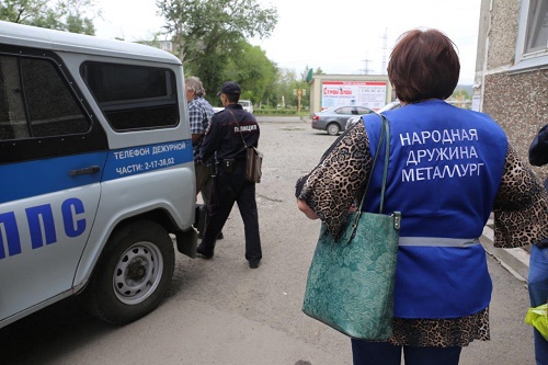В Хакасии металлурги-добровольцы следят за порядком на улицах