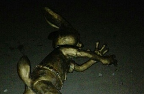 Полиция Черногорска: "Скульптуру зайца могли повредить случайно"