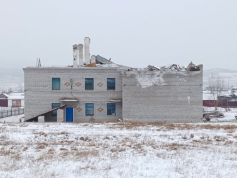 В Хакасии в морозы школьники учатся в здании без крыши