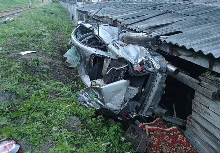 В Саяногорске выясняют, кто был за рулем автомобиля, в котором погибли два человека