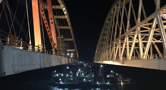 Автодорожная арка Крымского моста поднята на проектную высоту   