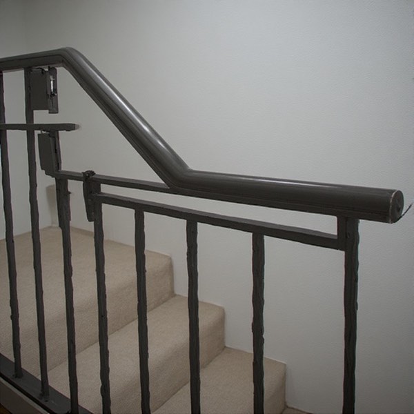 Особенности изготовления ограждений с поручнями и перилами