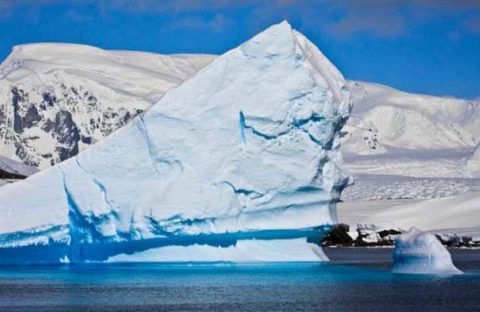 Айсберг размером как две Москвы ищет новый "Титаник"