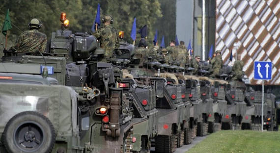 НАТО продолжает наращивать группировку войск у границ России