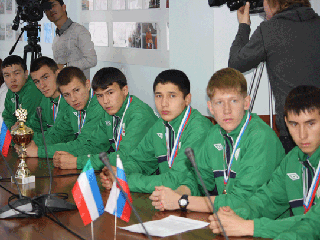 В Хакасии наградили лучших спортсменов месяца и команду допризывной молодежи