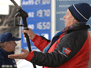 Российские автомобилисты требуют снизить цены на бензин